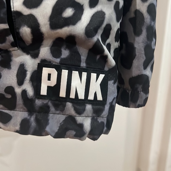 PINK VICTORIA SECRET Black, Gray and White Leopard Print Jacket.  Size XS/SMALL - Picture 4 of 13